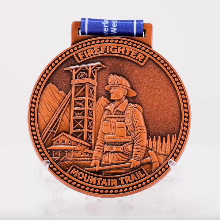 Feuerwehr-Gebirgslauf-Finisher-Medaille – individuelle Laufauszeichnung mit Feuerwehr-Reliefmotiv inklusive Lanyard