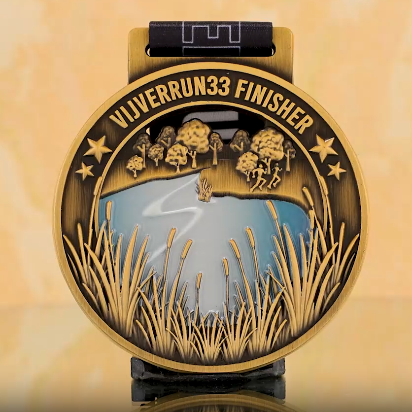 33. Auflage Seepfadlauf-Finisher-Medaille – Feuchtgebiet- und Teichlandschaft, individueller Laufpreis mit Lanyard