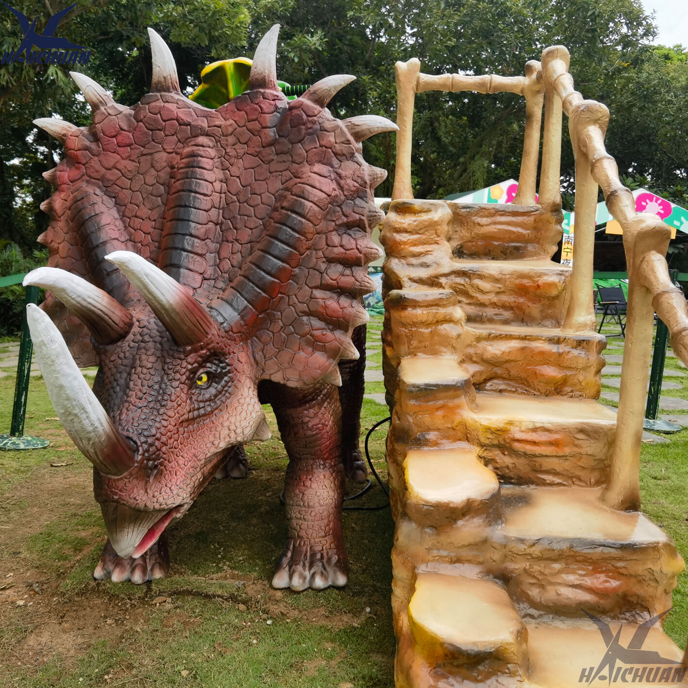 3M-5M Animierter Triceratops zum Fahren mit Treppe, Realistische Simulation, Reitdinosaurier, Animatronisches Dino-Fahrzeug zum Reiten