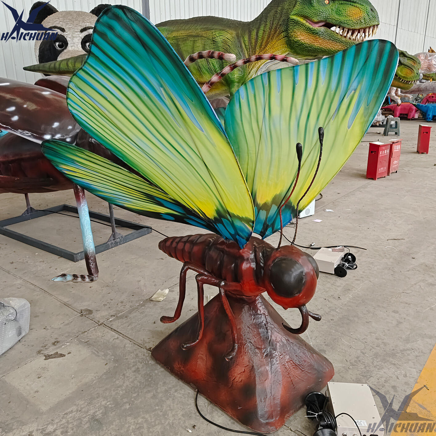 Sztuczny, animatroniczny, poruszający się motyl do ogrodu