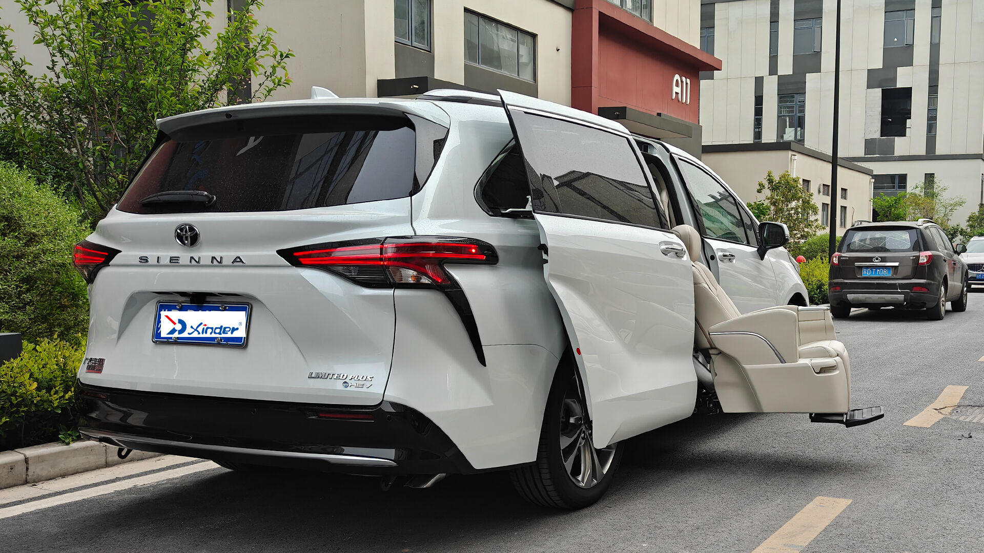 SLIFT Pro V2 Swivel Seat supplier