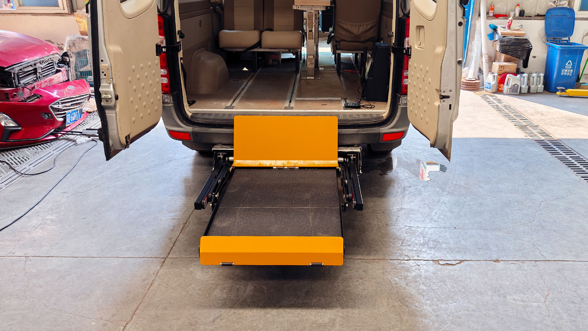 UVL-F-700 Scissor Wheelchair Lift supplier