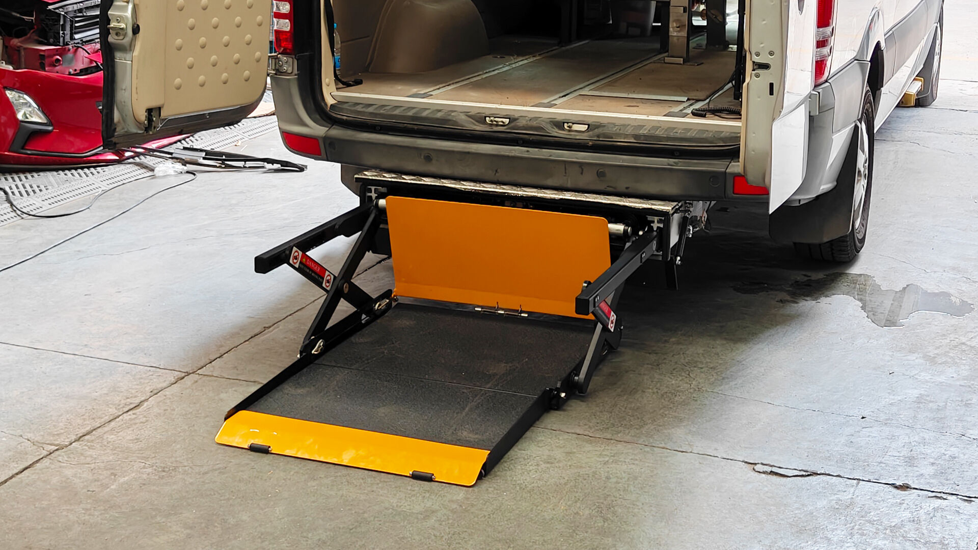 UVL-F-700 Scissor Wheelchair Lift factory