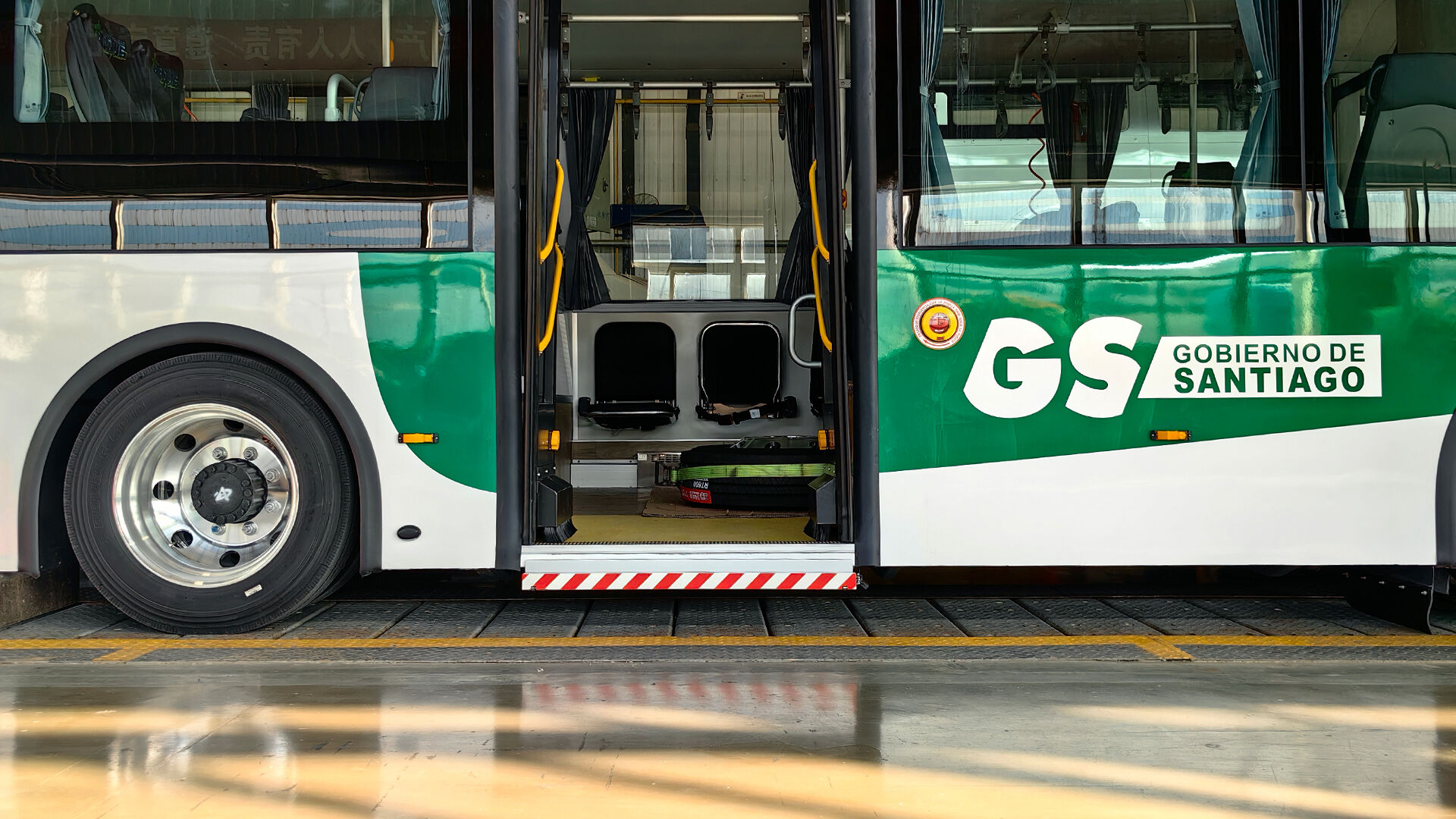 EWR-L Electric Wheelchair Ramp details
