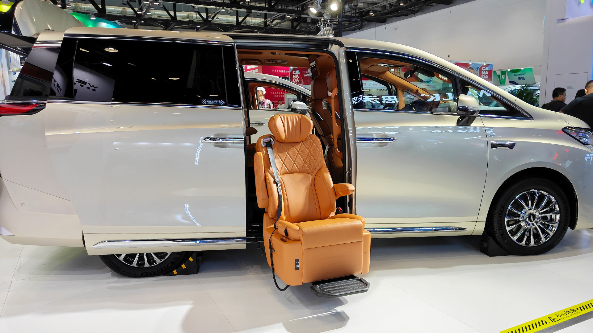 SLIFT Pro V2 Swivel Seat manufacture