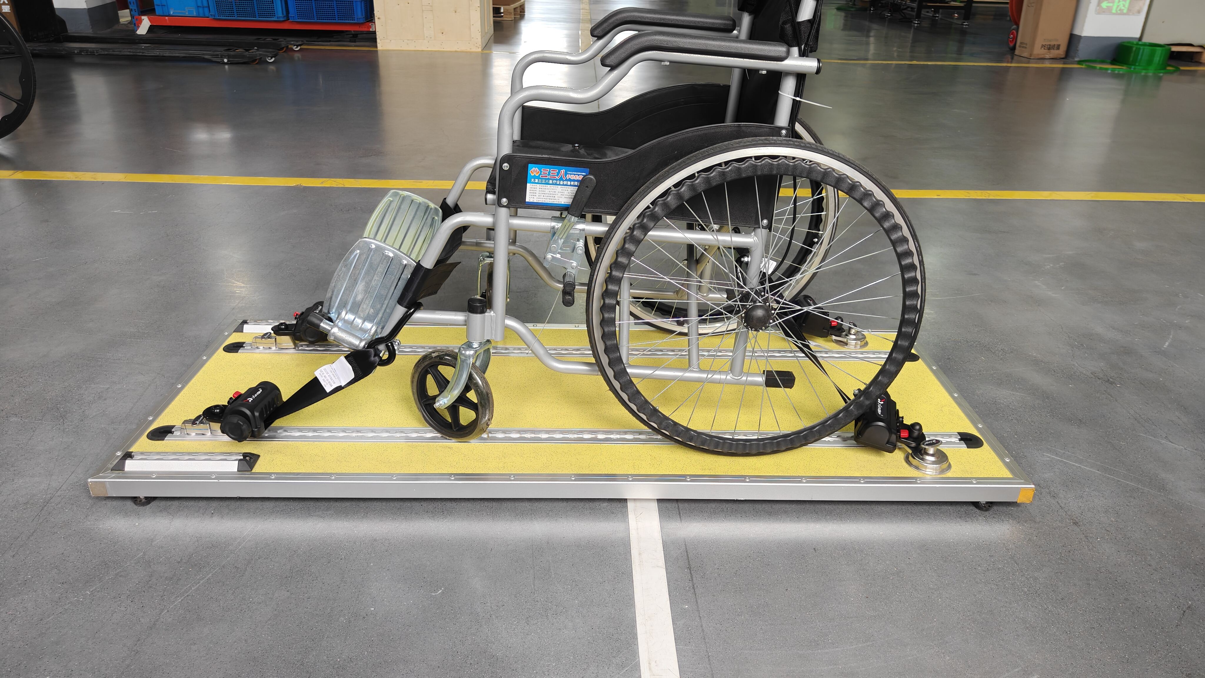 Güvenlik ve Mobiliteyi Güçlendiren Elektrikli Tekerlekli Sandalye Sabitleme Sistemleri