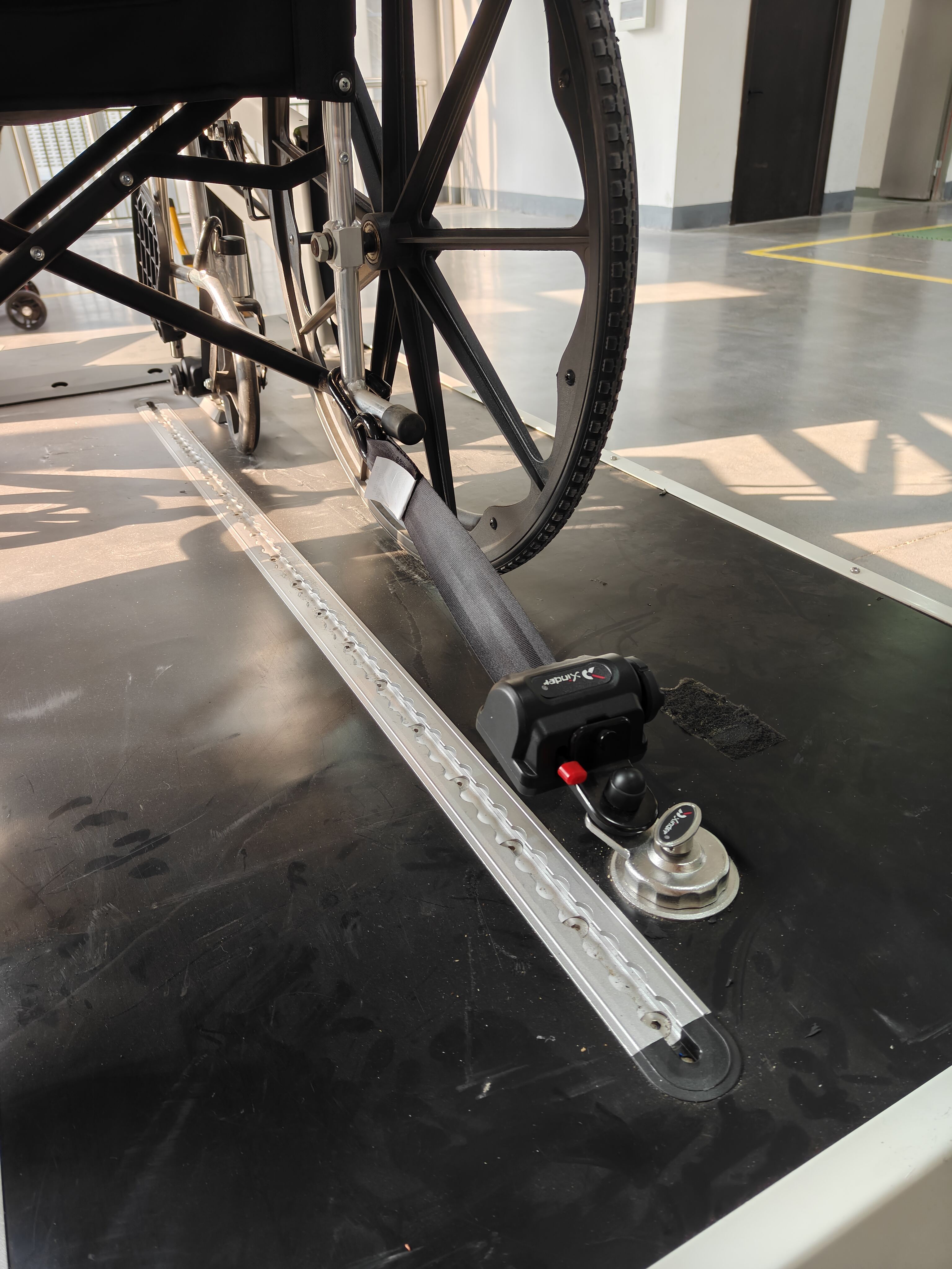 Otobüs Tekerlekli Sandalye Sabitleme Sistemlerinde Eşsiz Güvenlik ve Güvenilirlik