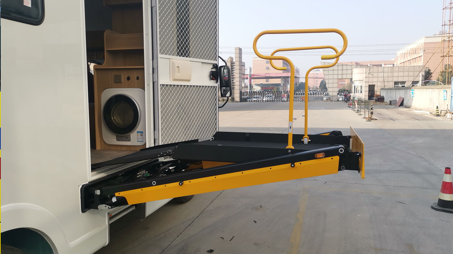 UVL-1650max Wheelchair Lift (Installed on vehicle beam) manufacture