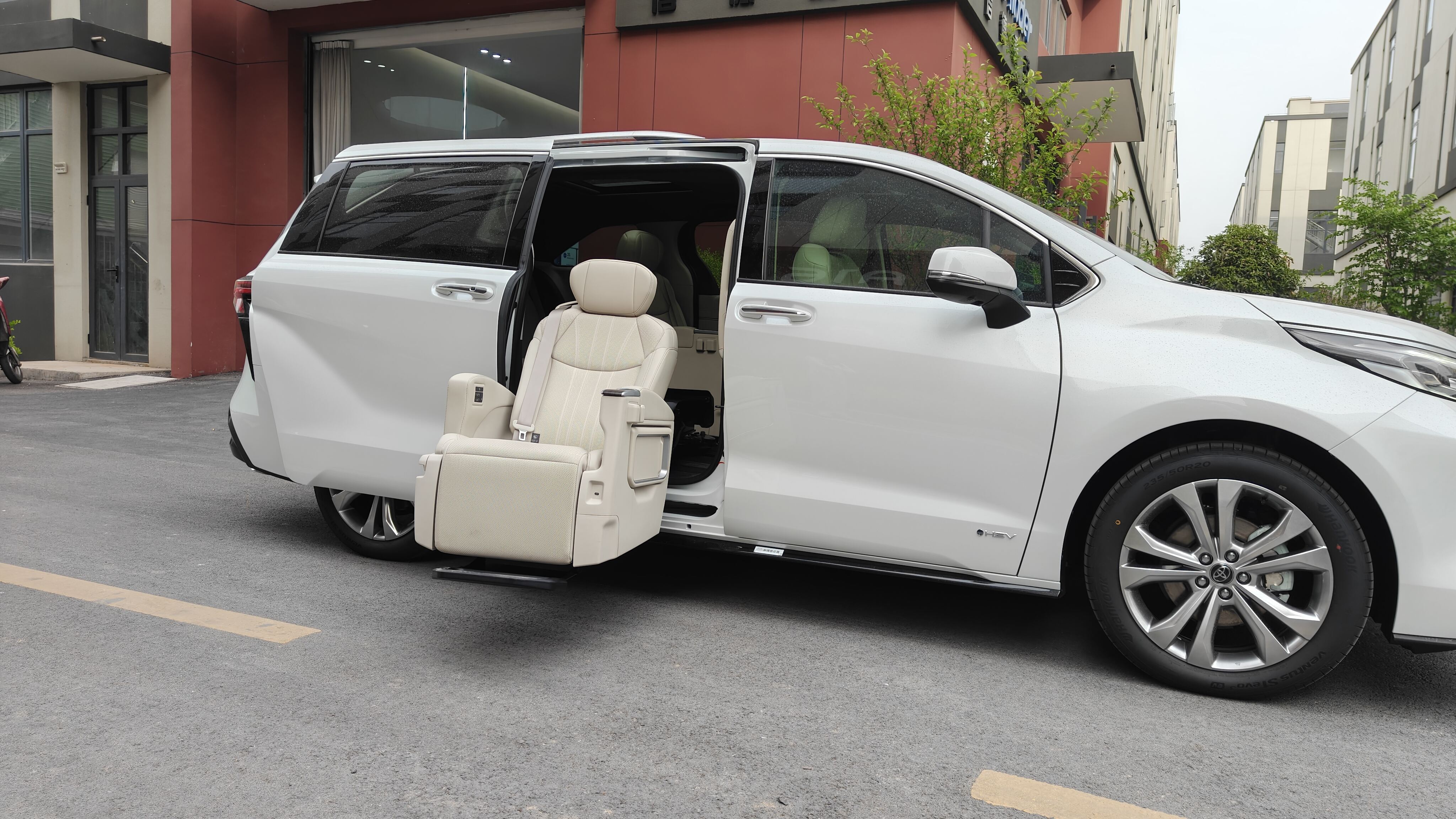 Döner Aktarım Koltukları ile Mobiliteyi ve Özgürlüğü Artırma