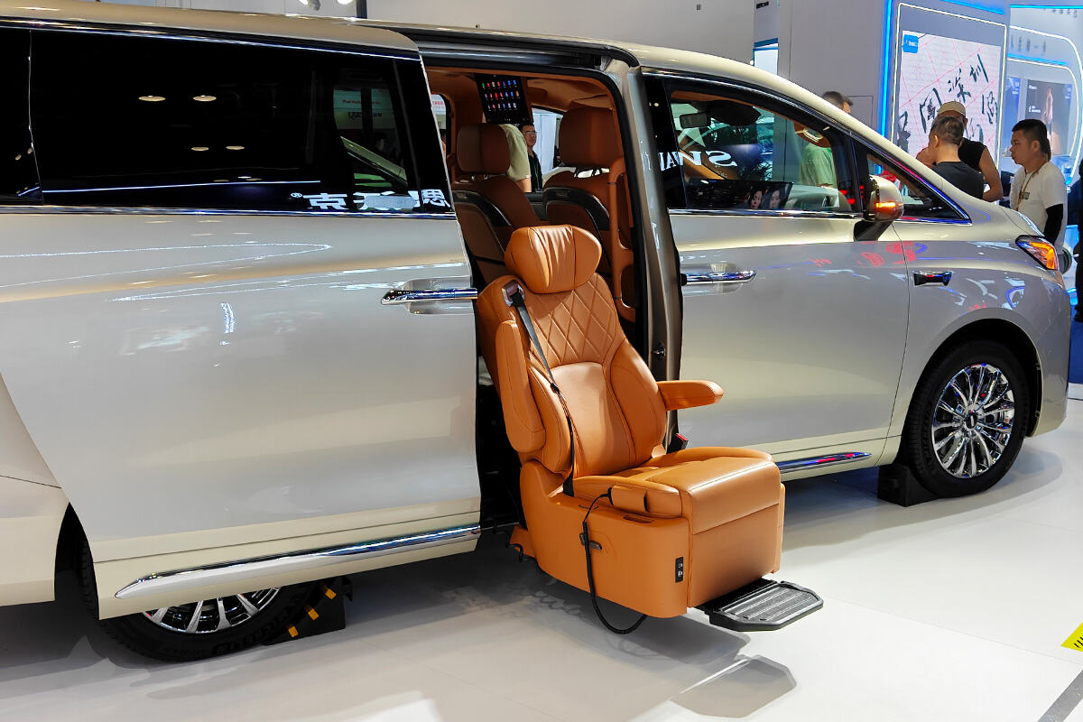 gwm wey 80 modified with v2 welfare seats-3