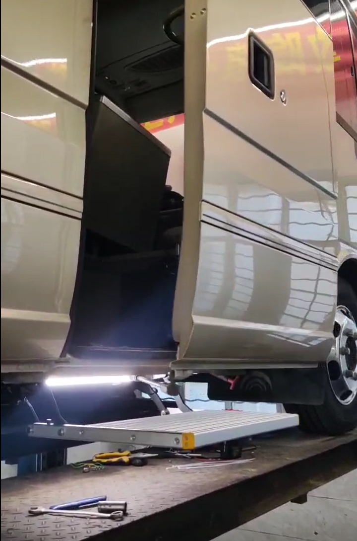 Elektrikli RV Merdivenleriyle Kamp Arabası Deneyiminizi Yeniden Şekillendirin