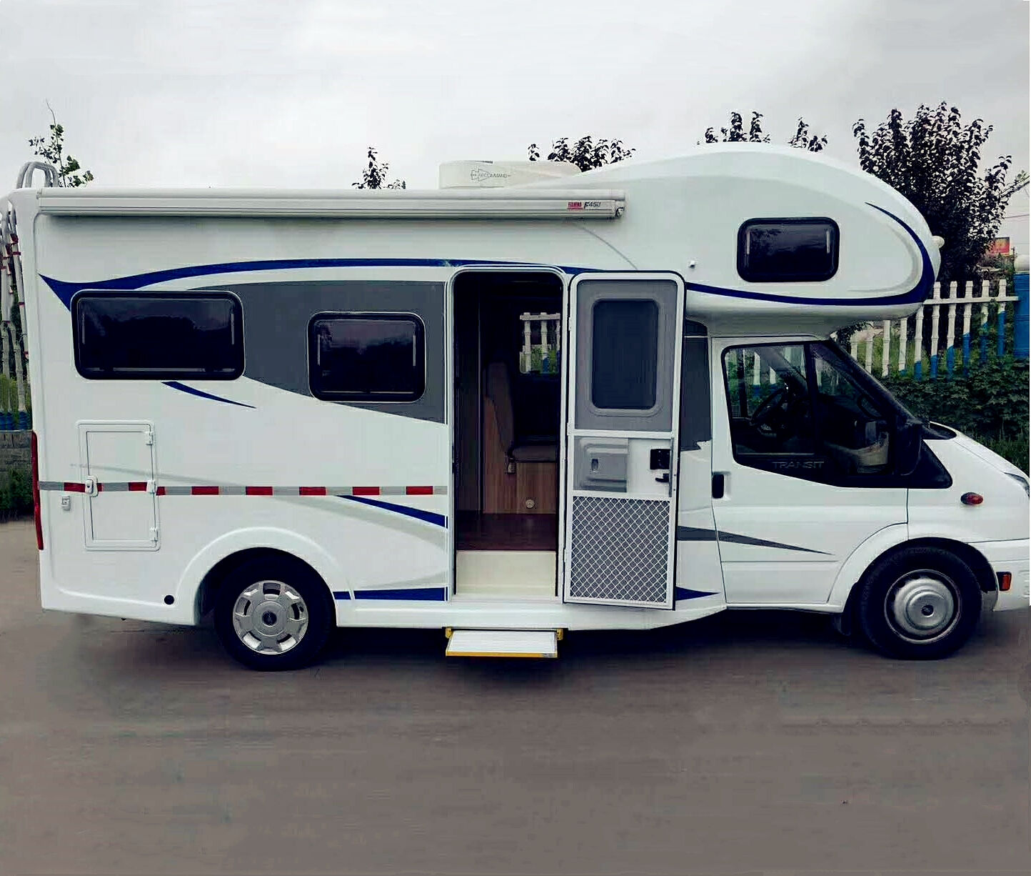 Enhancing Mobility with Vans Equipped with Wheelchair Lifts