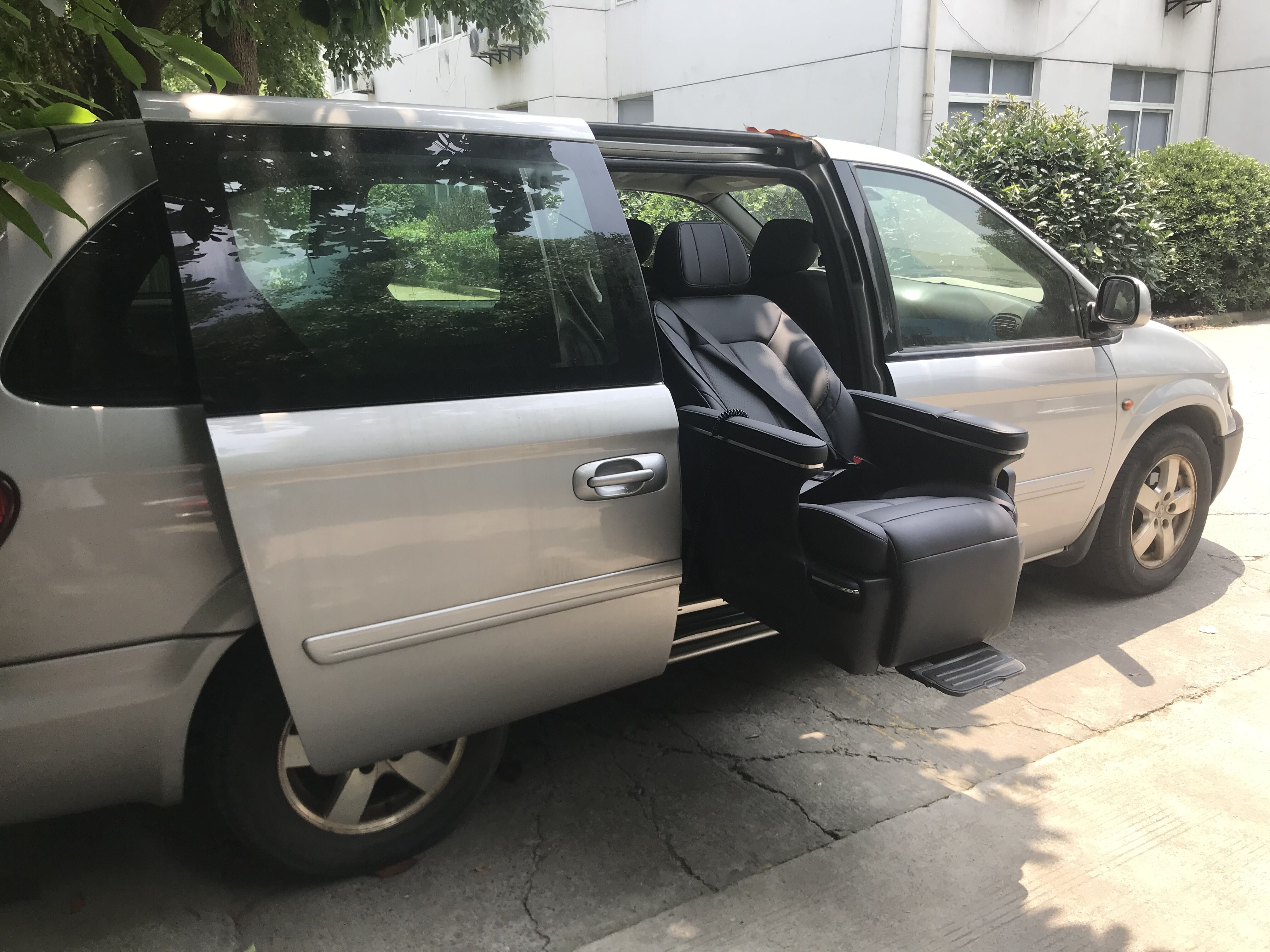 Transforme su experiencia de conducción con nuestro asiento giratorio para automóvil