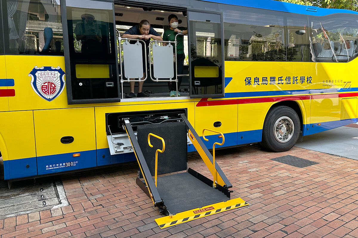 barrier free school bus modification-1