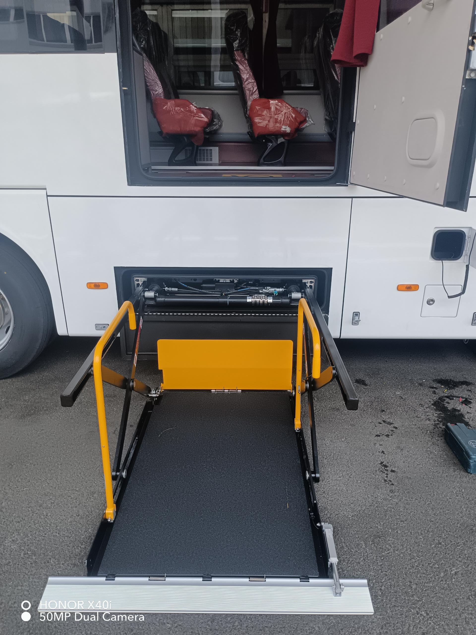 Hvorfor er sikkerhetsstandarder avgjørende for rullestolheiser til kommersielle kjøretøyer