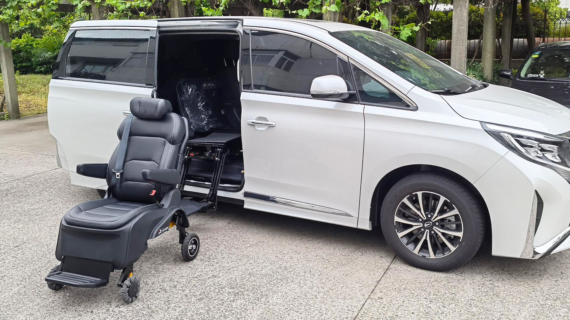 SLIFT Plus Detachable Swivel Seat details