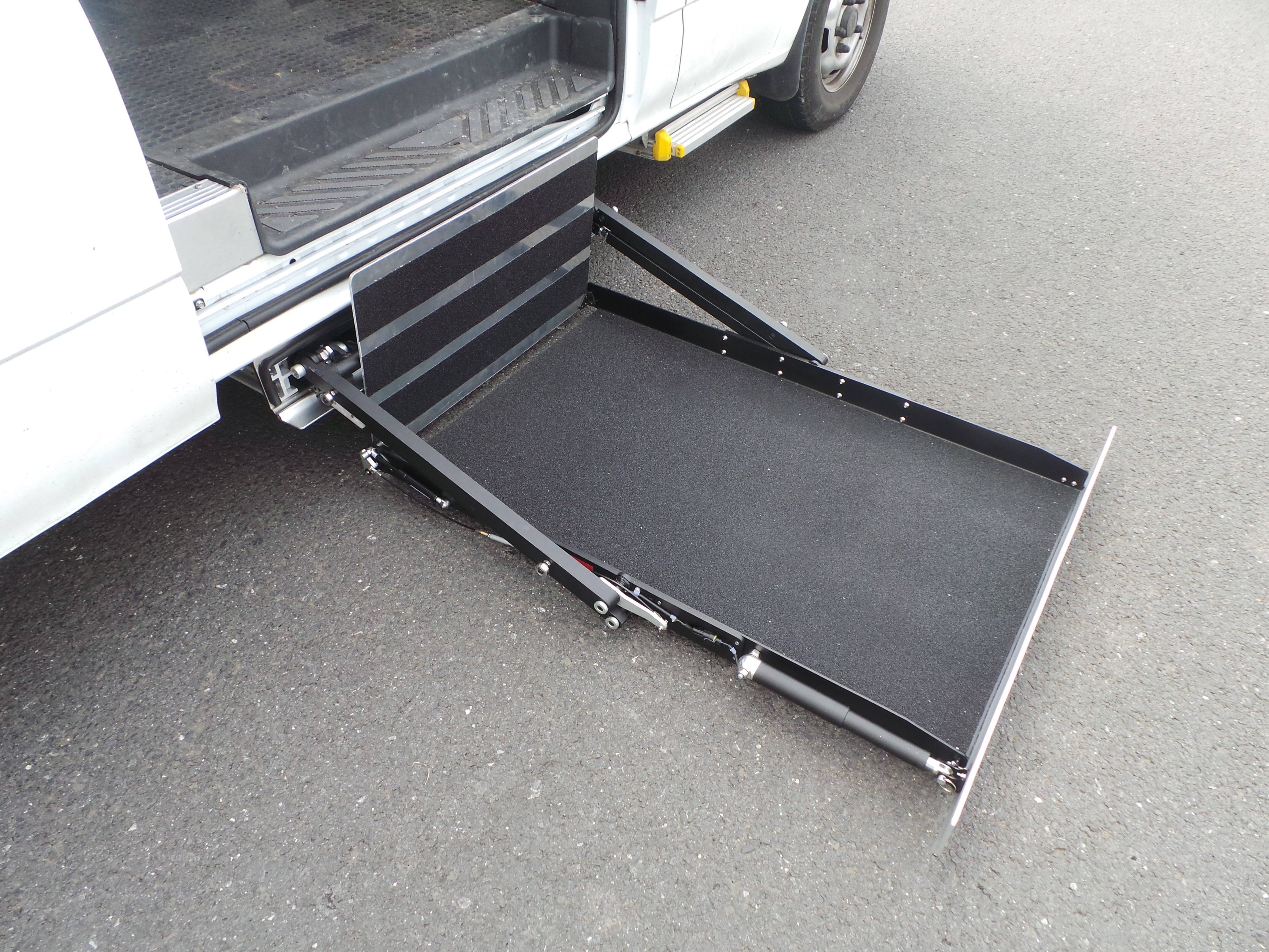 Mobilität im Freien mit unserem Rollstuhllift revolutionieren