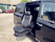 Hva gjør Xinde-Techs bilroterbare sete unikt for tilgjengelighet?