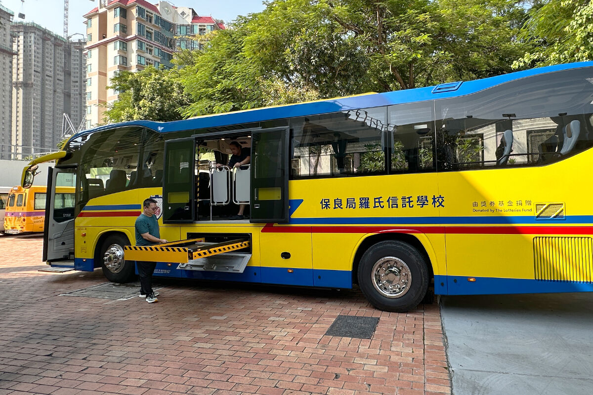 barrier free school bus modification-2