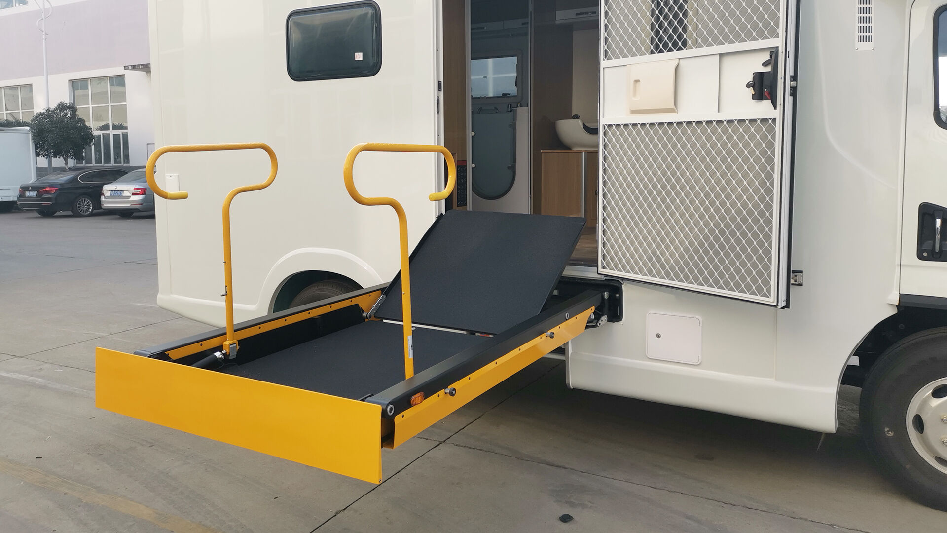UVL-1650max Wheelchair Lift (Installed on vehicle beam) details