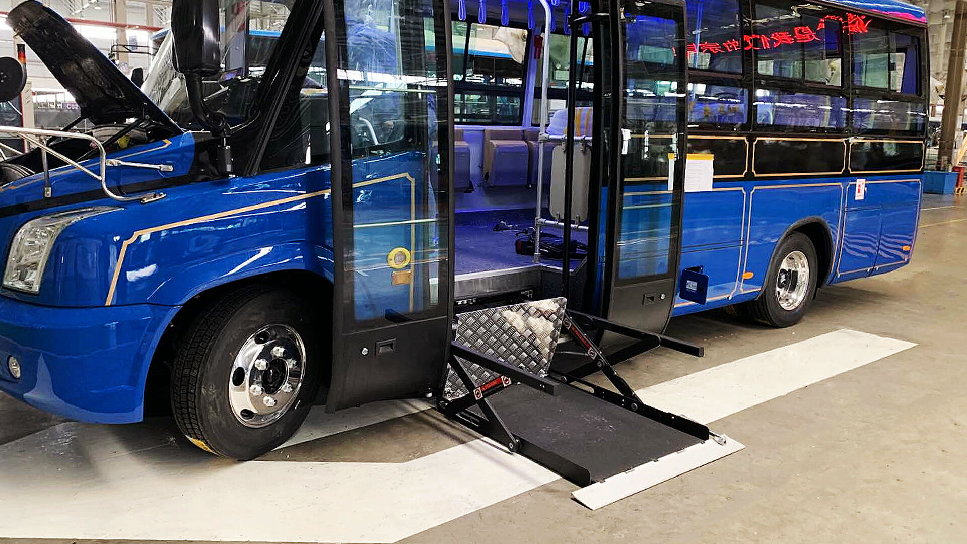 UVL-700/1300 Wheelchair Lift (In bus step) details