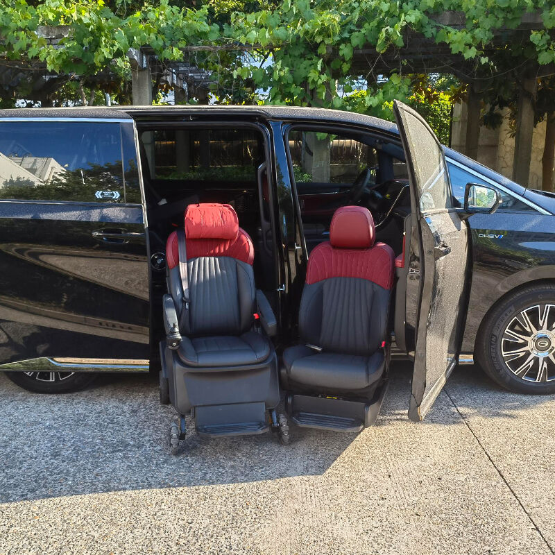 The Second Row And Passenger Seat of The Trumpchi E9 Have Been Modified With Welfare Seats