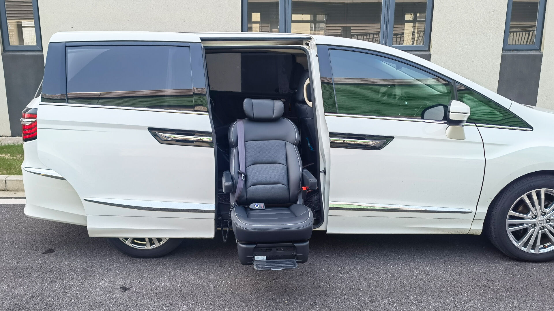 SLIFT Pro V1 Swivel Seat manufacture