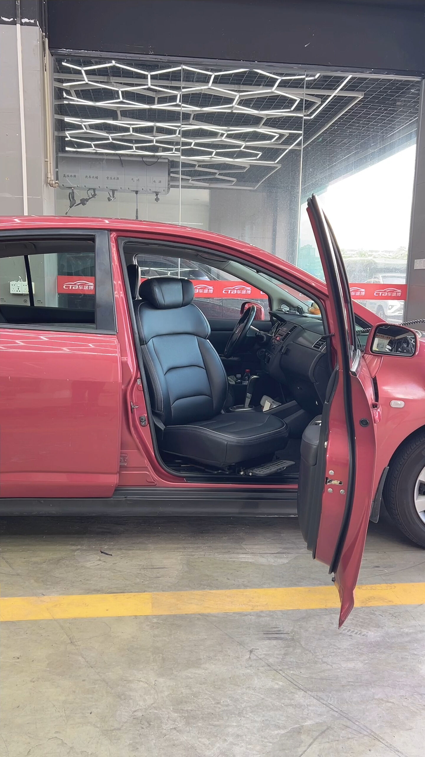 Eleve su movilidad con nuestros asientos giratorios para vehículos comerciales