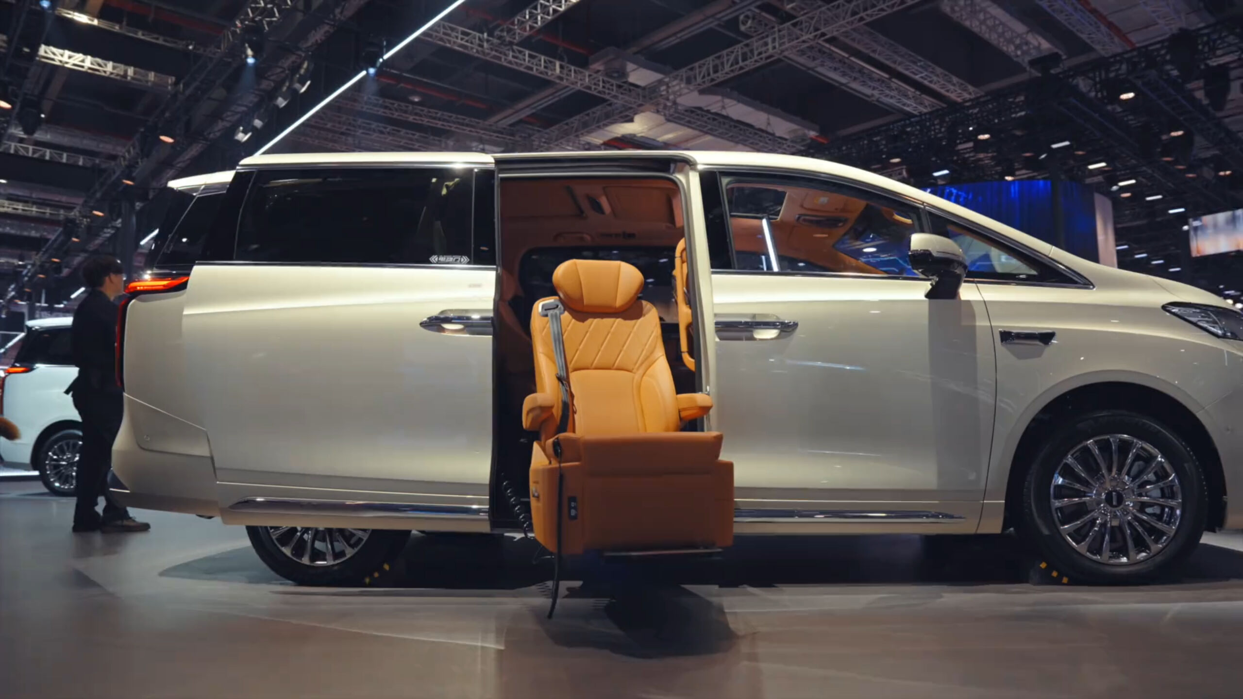The GWM Gaoshan Welfare Edition was launched, featuring the Xinder swivel seat in the second row