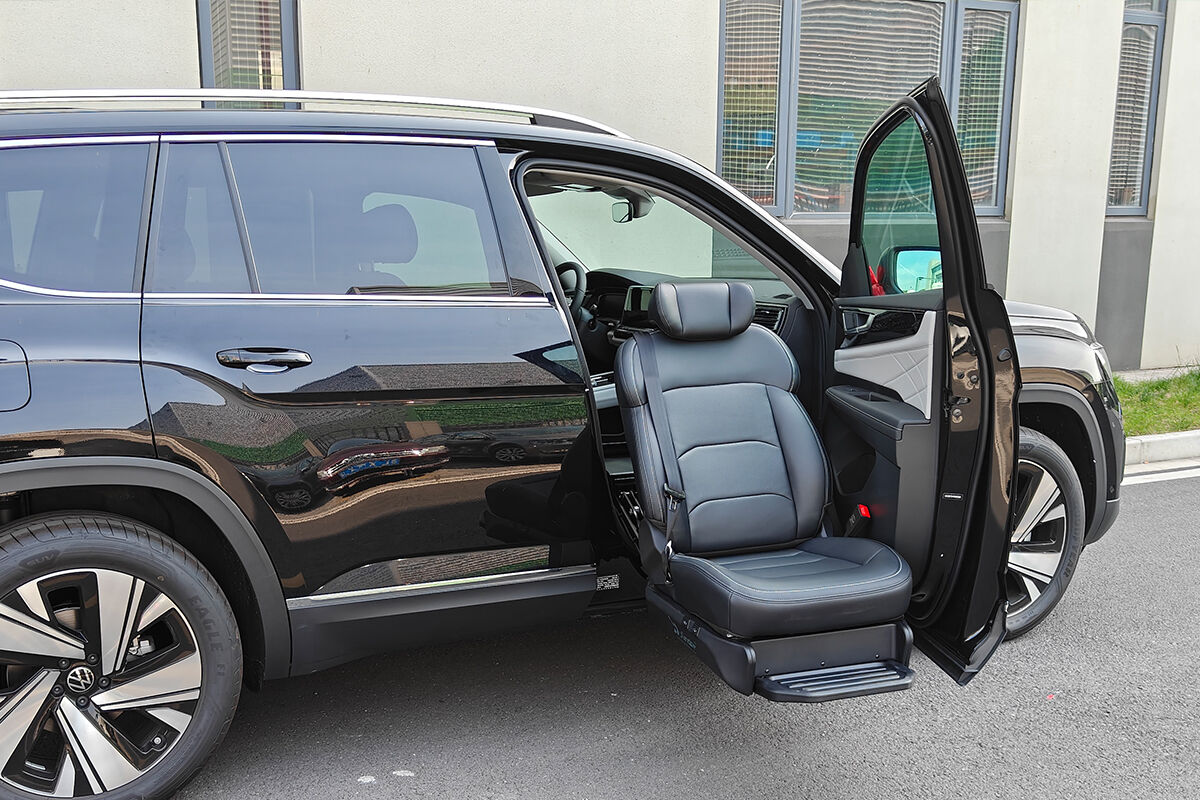 this volkswagen teramont features the xinder tech swivel seat installed in the passenger seat-1