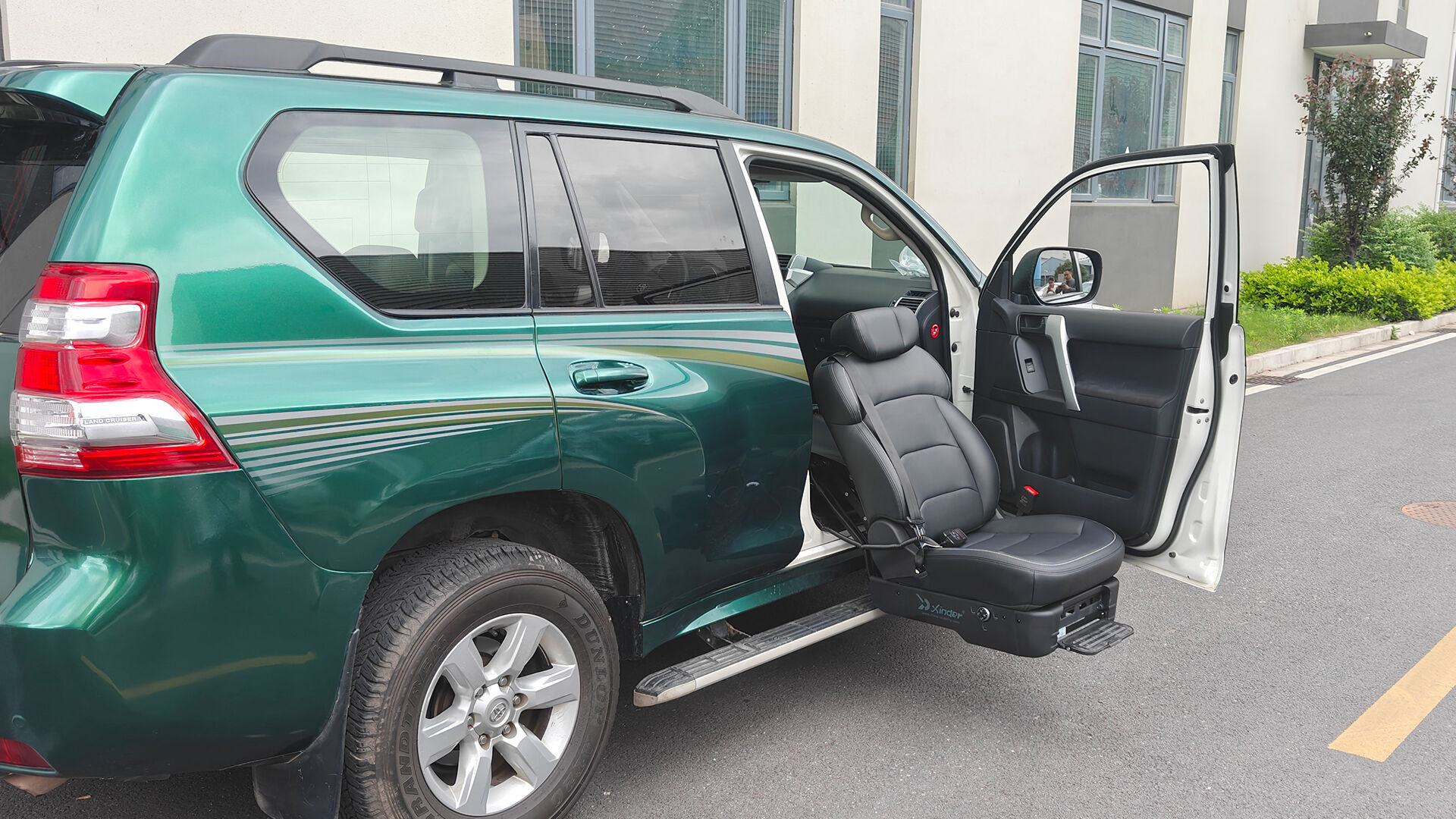 SLIFT Pro V1 Swivel Seat details