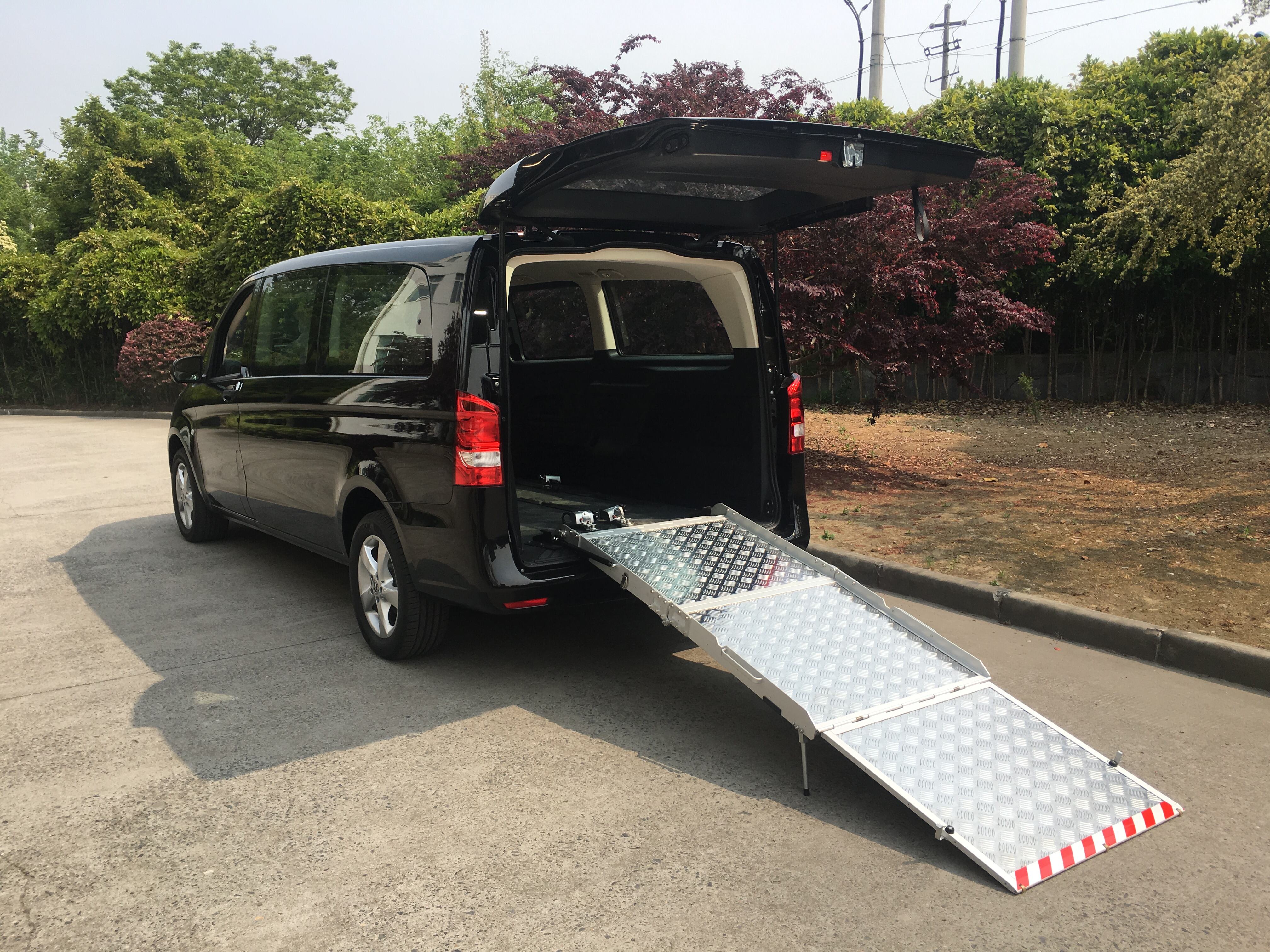 మా పోర్టబుల్ వీల్ చైర్ ర్యాంప్ యొక్క అద్వితీయ ప్రయోజనాలను కనుగొనండి