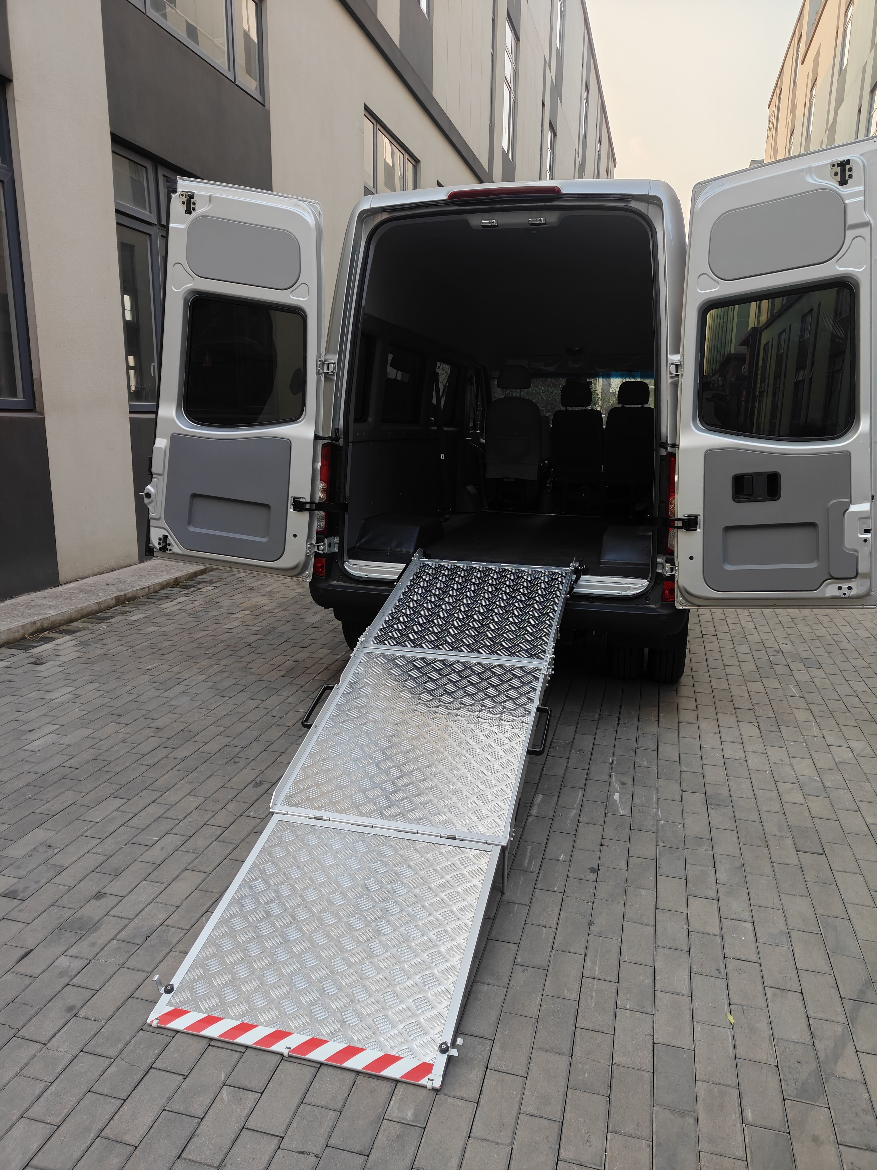 Oppdag fordelene med vår rullestolbil med rampe