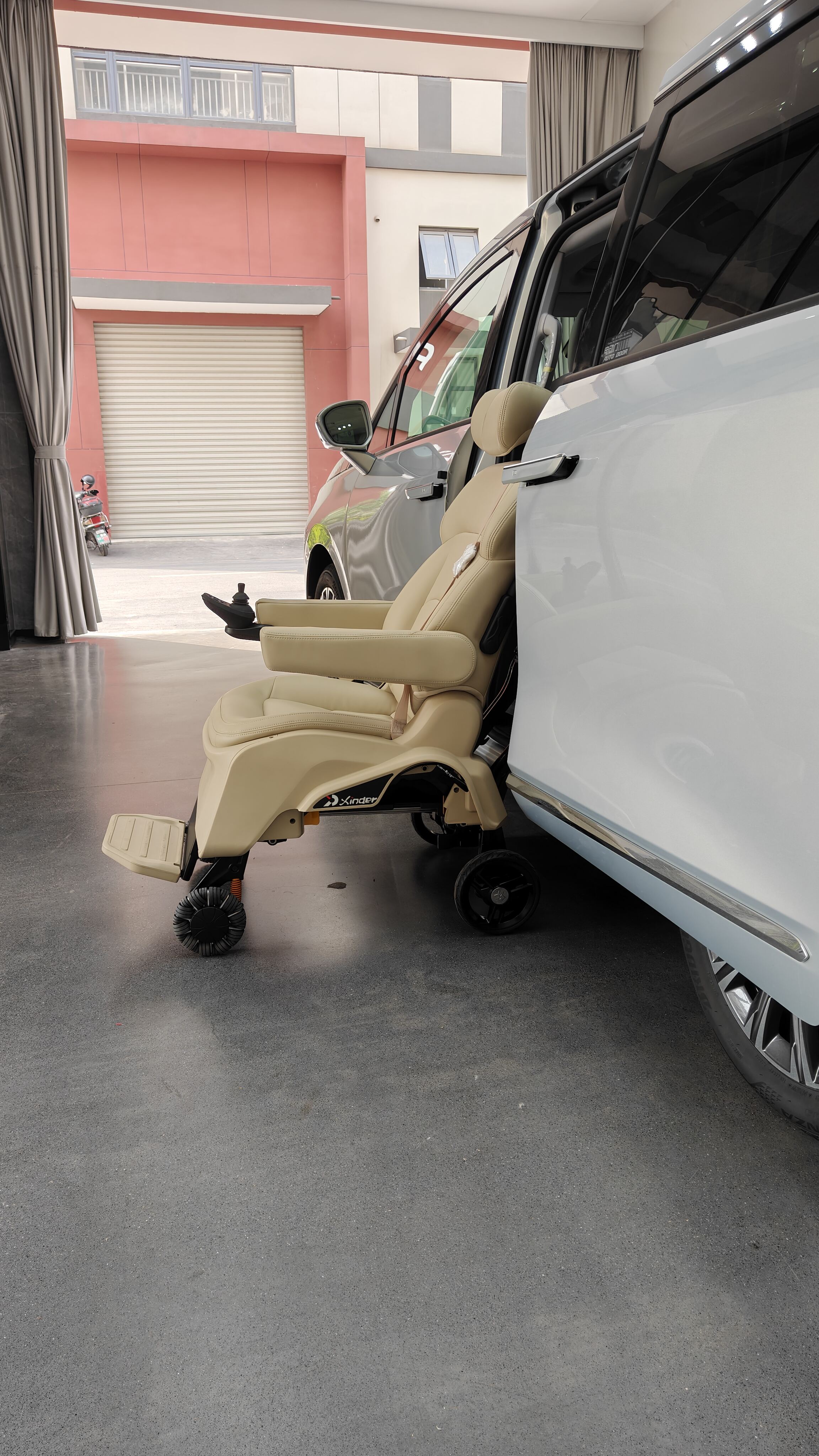 Unlocking Accessibility: The Advantages of Vans Equipped for Wheelchairs