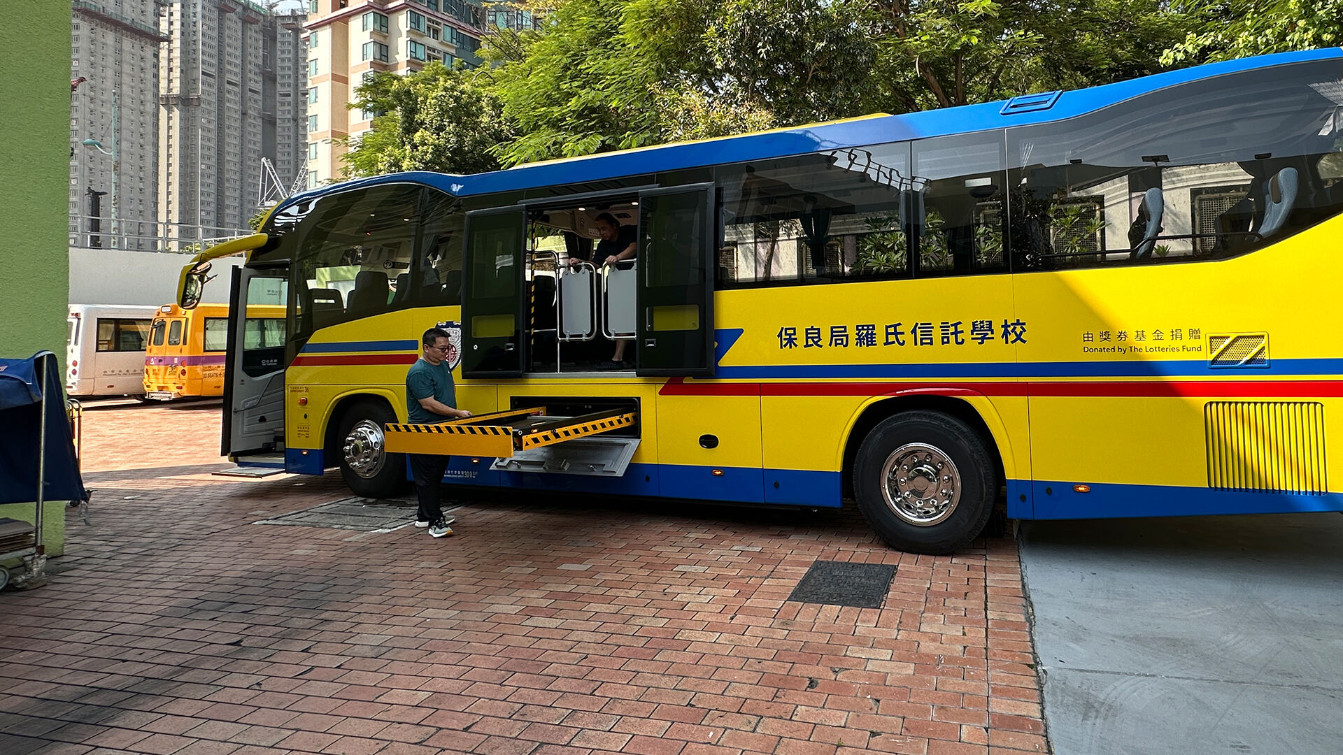 UVL-1650max Wheelchair Lift (Installed on vehicle beam) factory