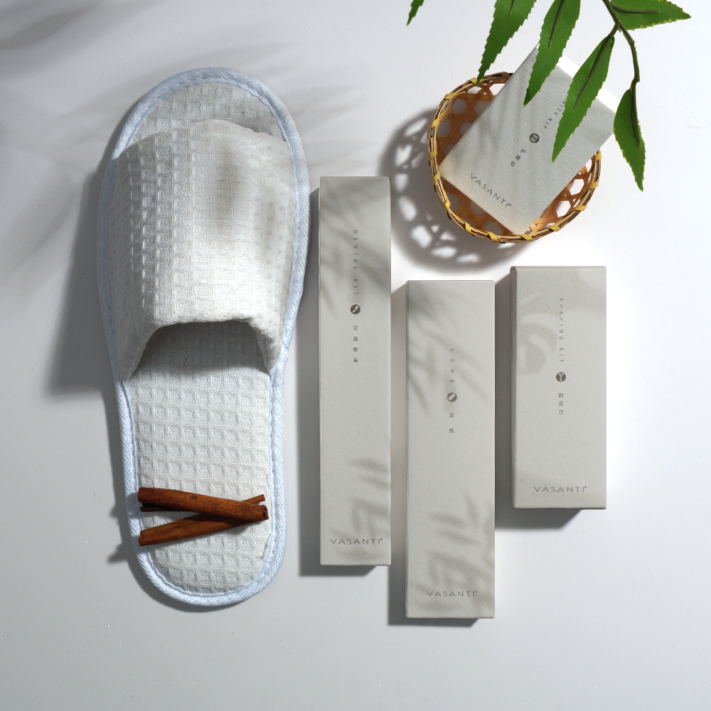 Biodegradable Hotel Amenities Set Luxury Personal Care Disposable Slippers Dry Amenities Kit