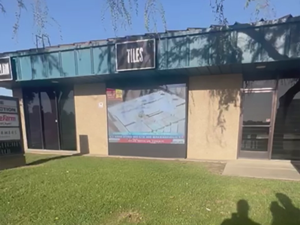 Outdoor High Brightness Store Display