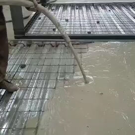 Pouring precast foam concrete floor panel