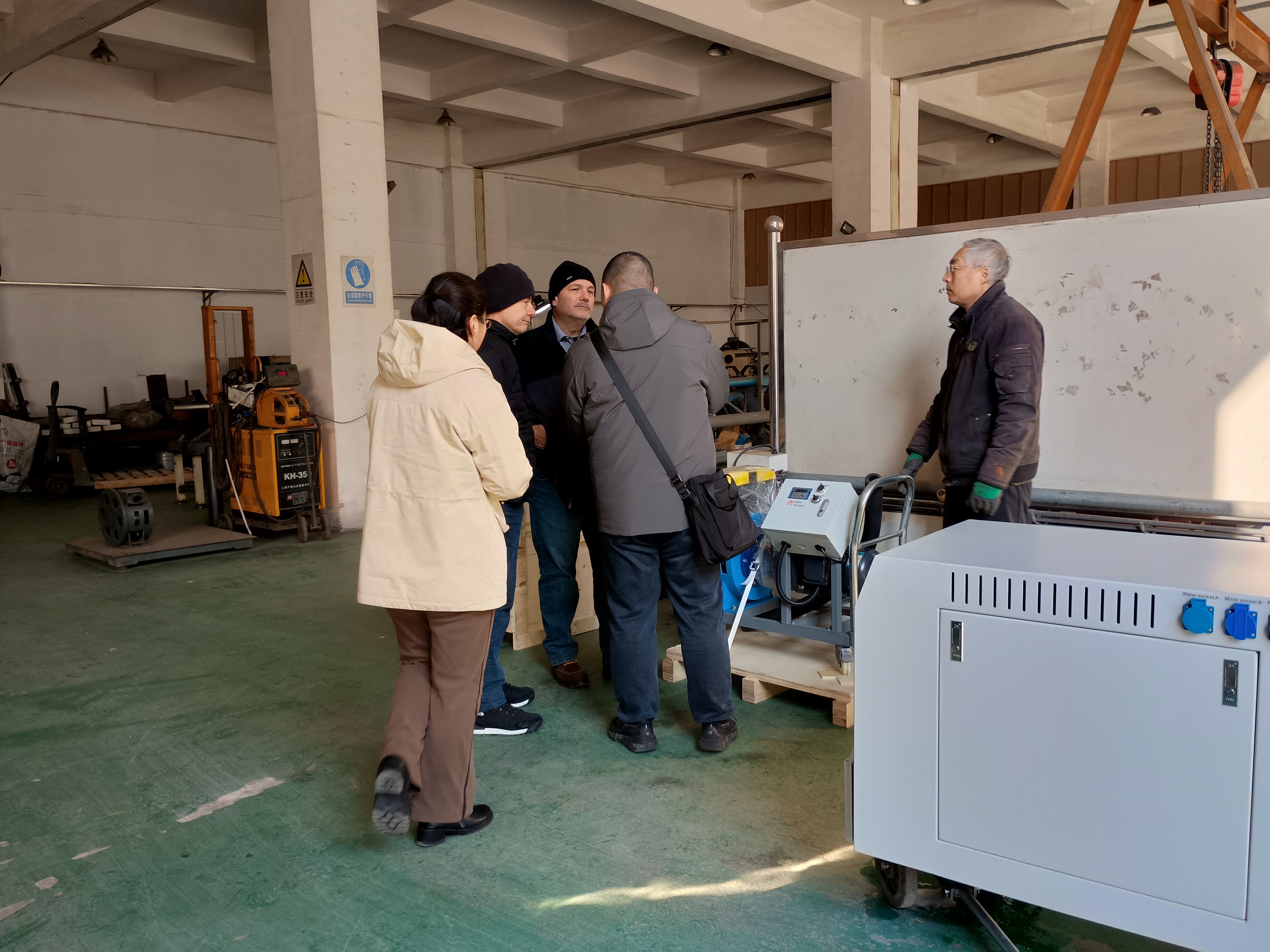 Američtí podnikatelé prozkoumali výrobní základnu zařízení pro výrobu pěnobetonu Chilung