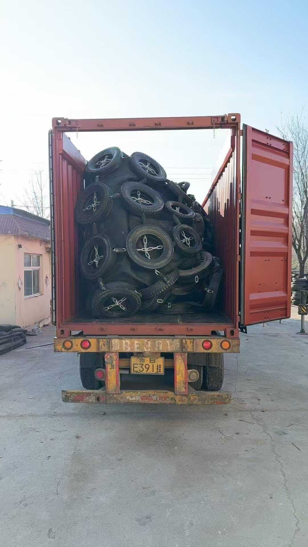 Yokohama pneumatic rubber fenders are shipped to Indonesia (3).jpg