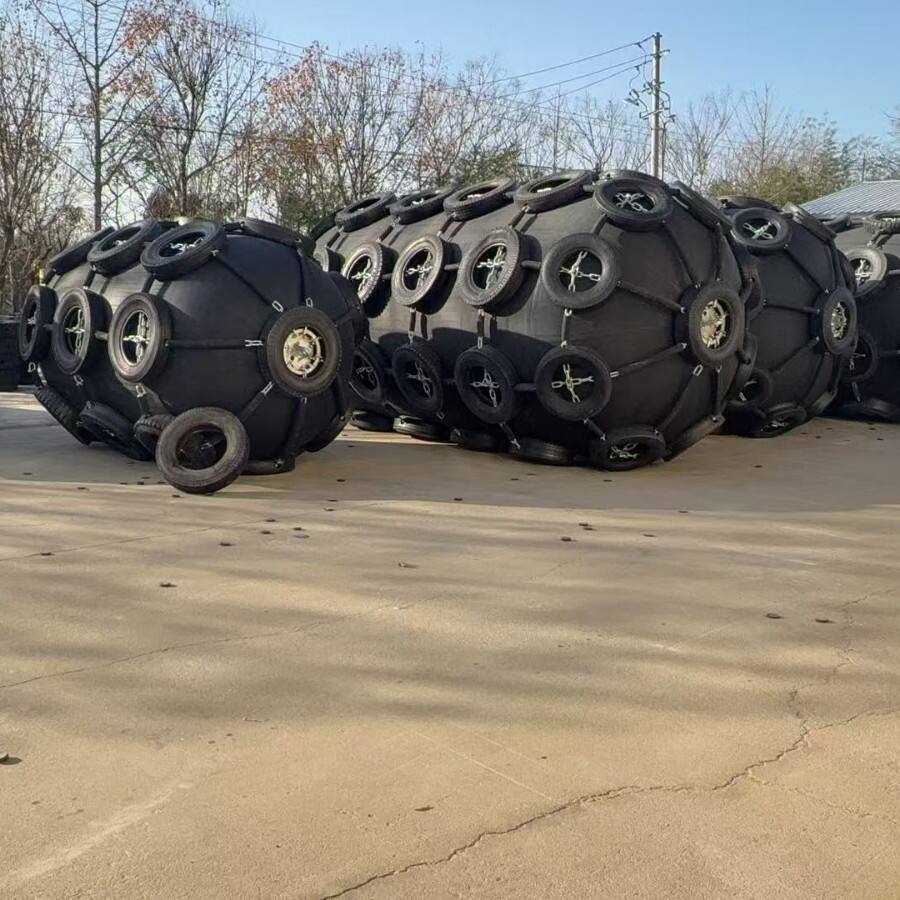 Which pneumatic rubber fenders meet ISO9001 and CCS standards?