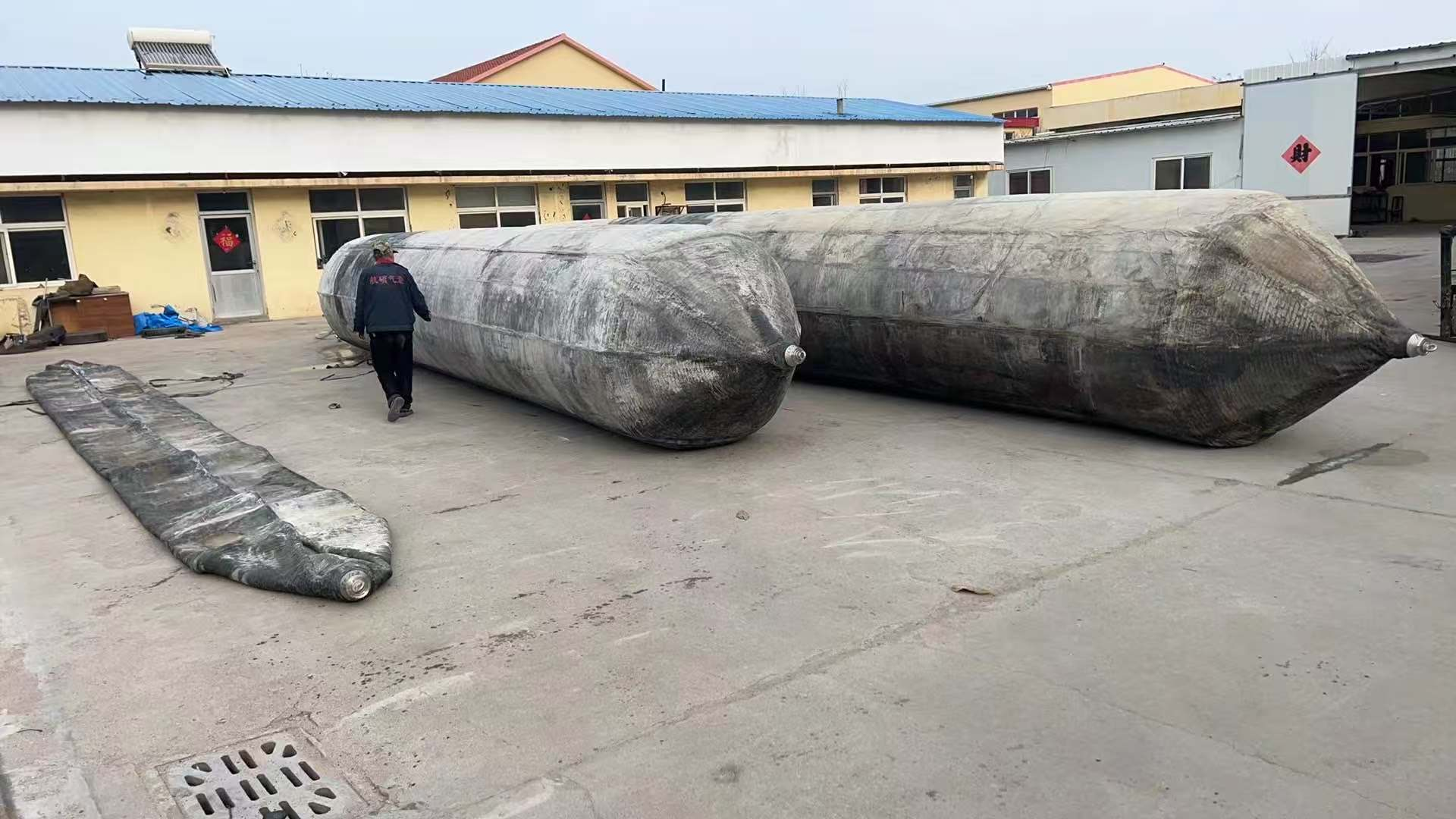 Como uma Bola de Proteção Marinha com Correntes de Pneu Melhora a Proteção?