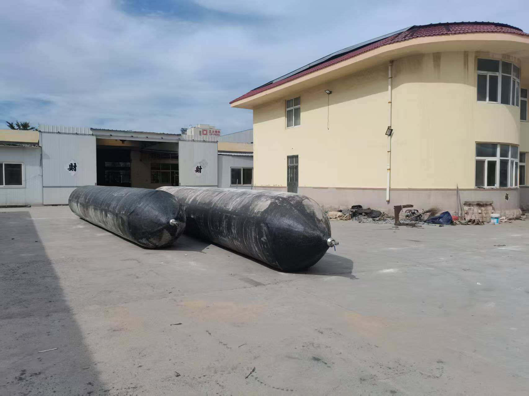 What ship launching airbag suppliers offer 3-year warranty?