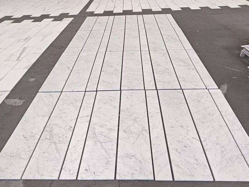 Bianco Carrara marmuro pjaustytos pagal užsakymą plytelės
