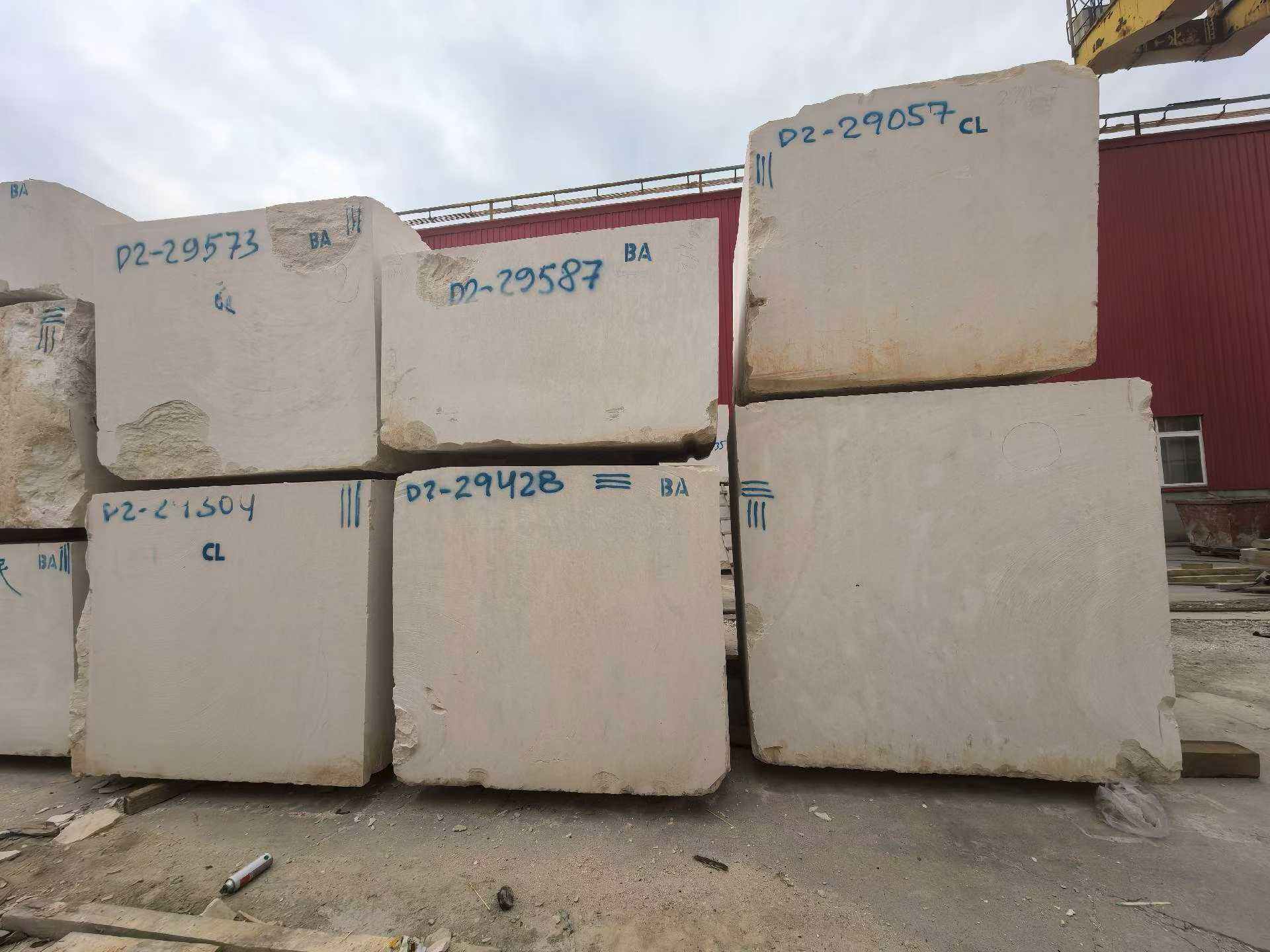 Global loyihalarda Premium Oq Tosh Bloklar