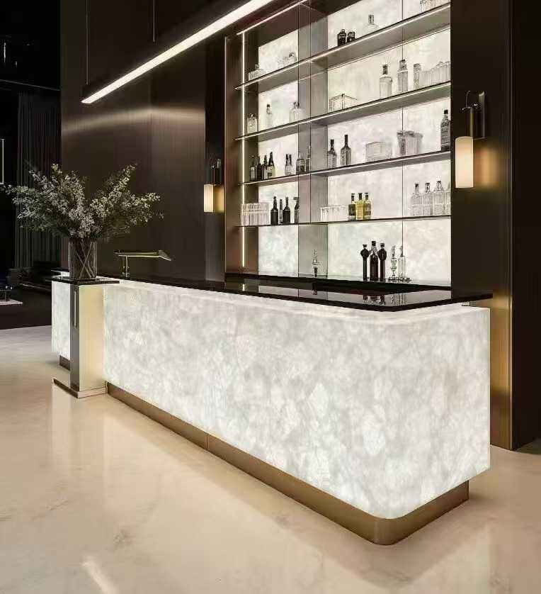 クリスタルクォーツの美しさと耐久性を発見してください