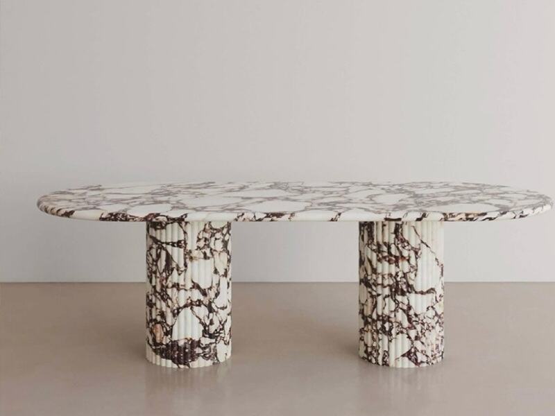 Calacatta Viola-marmeren eettafel met gefluteerde ronde marmeren poten