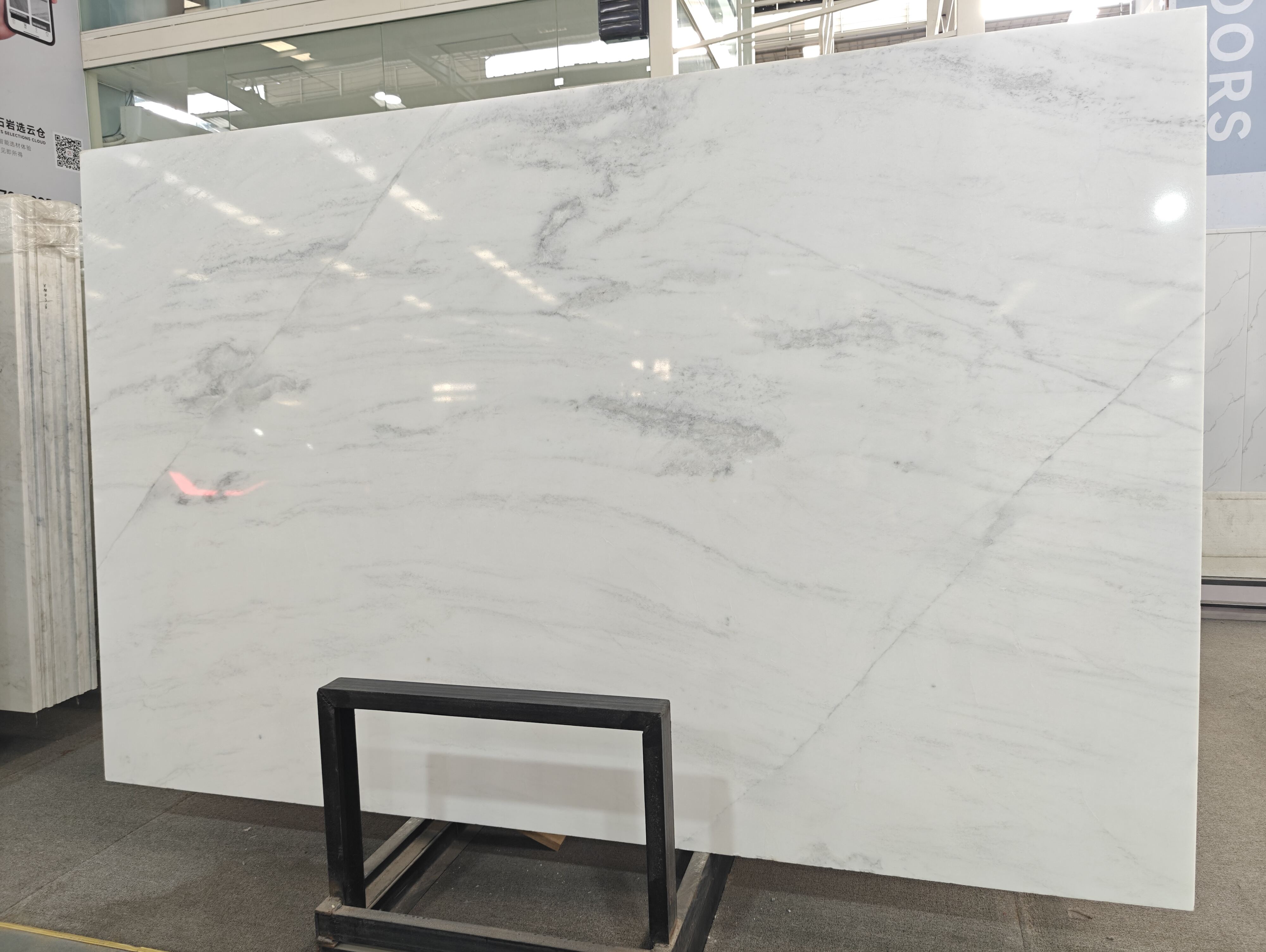 choosing between natural marble and engineered stone for construction projects-2