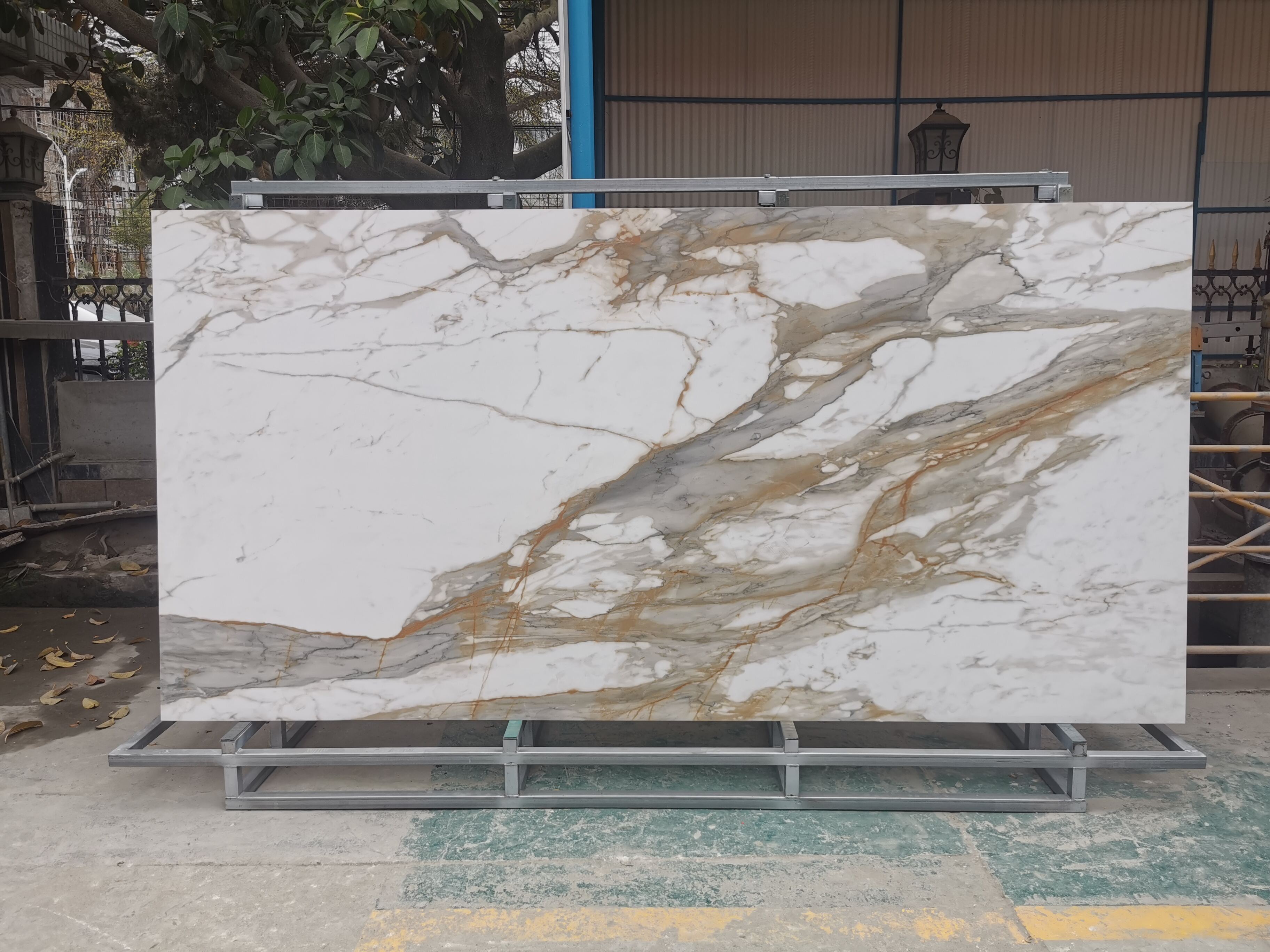 Il tuo fornitore leader di pietra sinterizzata per progetti globali