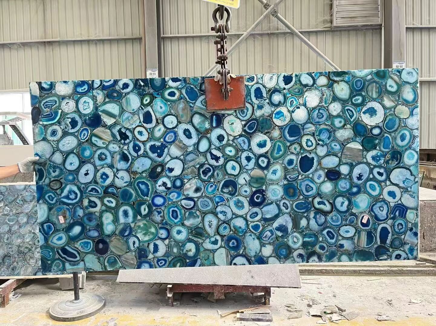 Assessing Color Uniformity in Blue Agate Slabs